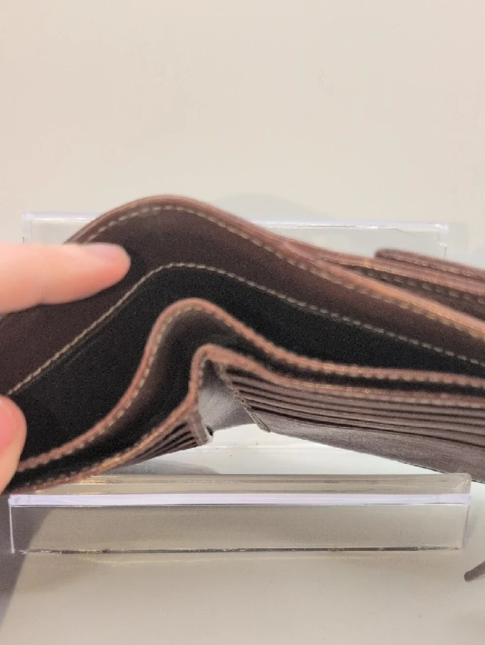 Gucci GG Canvas Bow-Front Wallet - Picture 4 of 5